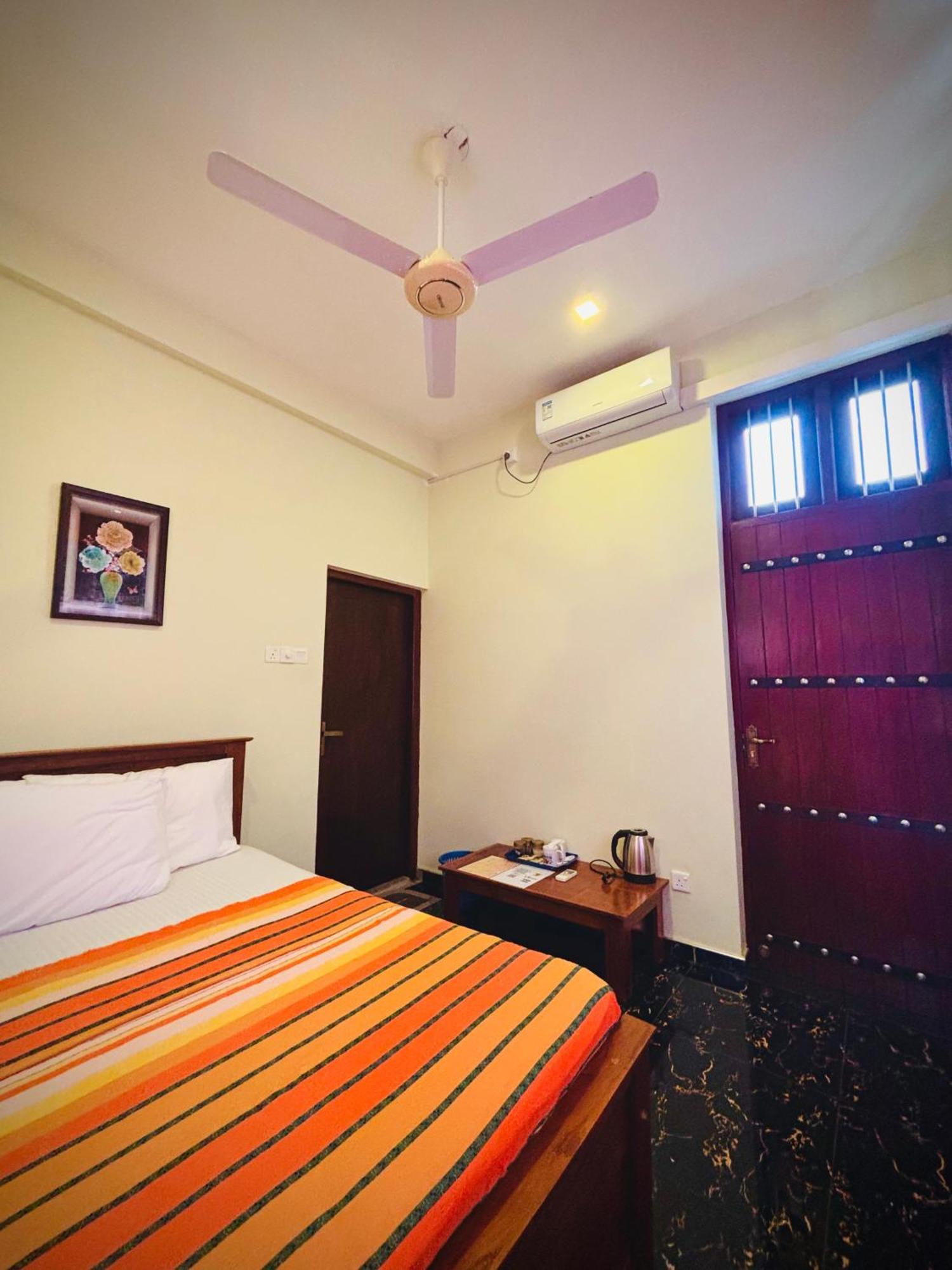Nirosha Guest House Galle Habitación foto